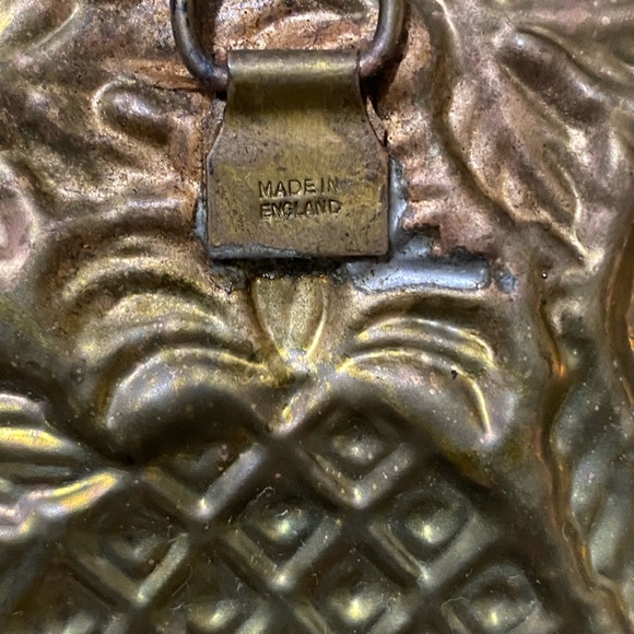 Lot of 7 Vintage Peerage England / Made in England Hammered Brass Wall Plates - Picture 4 of 16